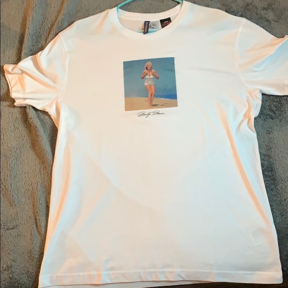 Marilyn Monroe white shirt
